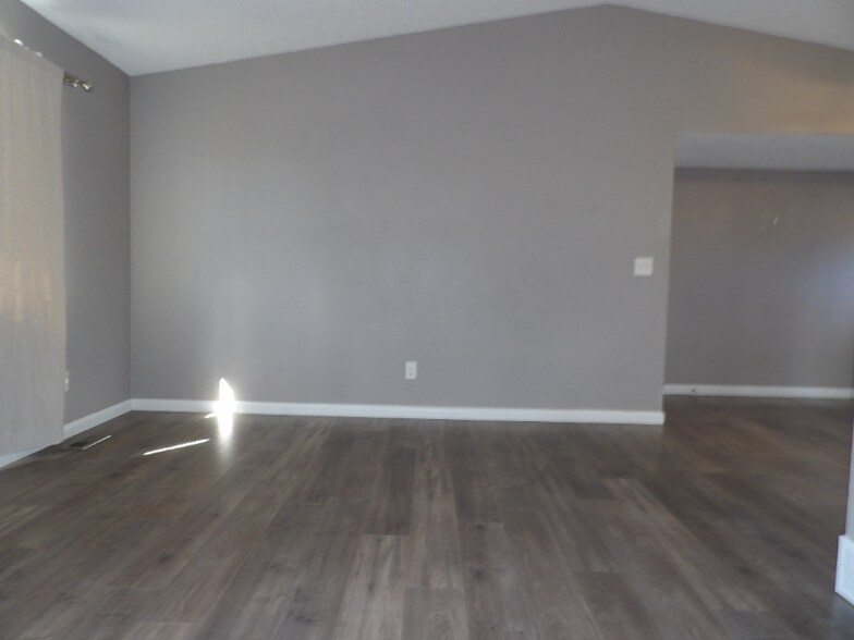 Building Photo - 7015 Woody Creek Dr