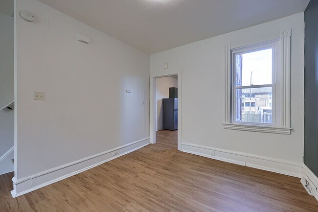 Building Photo - 227 S Ann St