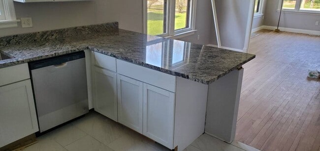 Building Photo - 1959 Hitchcock Ave