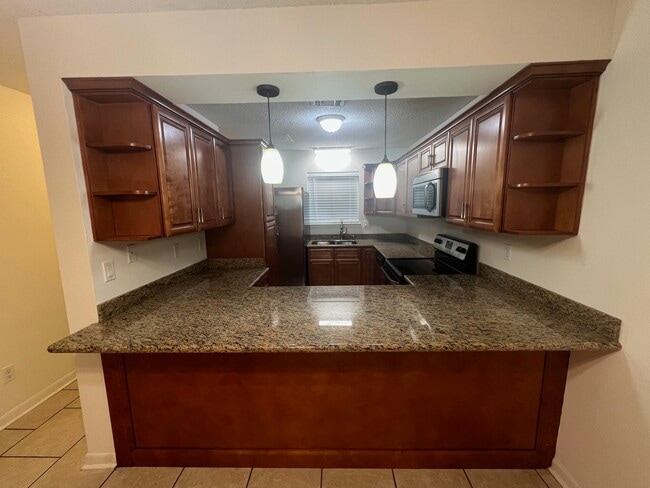 Building Photo - 115 Hughes St NE