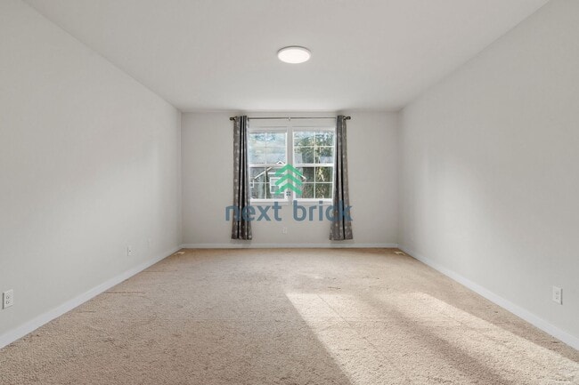 Building Photo - 5 BED & 3.5 BATH FOR RENT