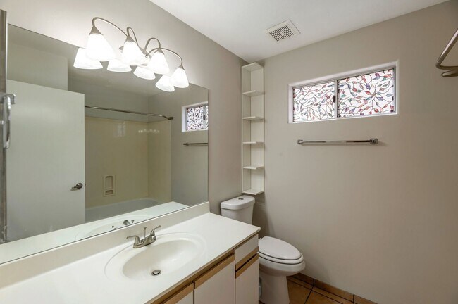 Building Photo - Stylish 3-Bedroom Home with Pool in Phoenix