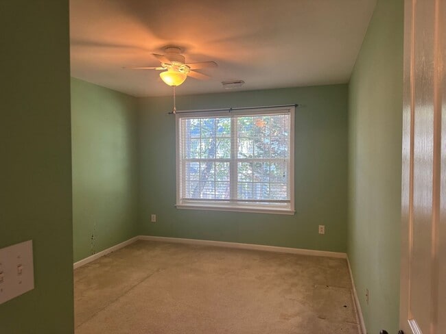 Building Photo - 800 Pinkney Pl