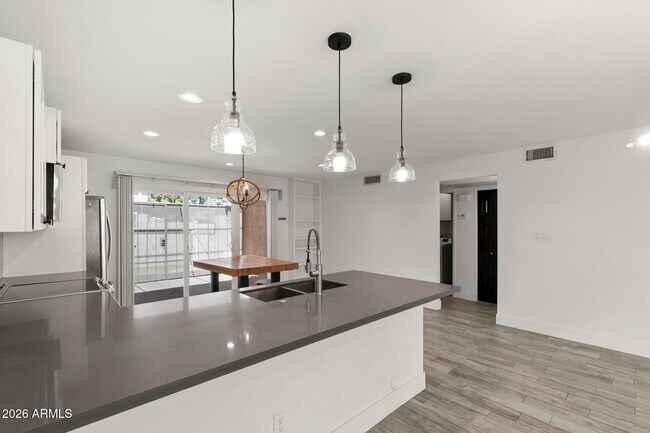 Building Photo - 8348 E Solano Dr