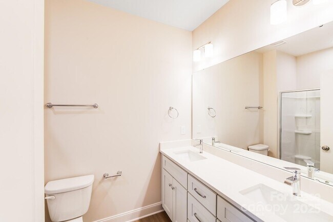 Building Photo - 645 Brookwood St