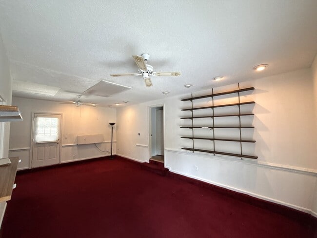 Building Photo - 3-Bedroom Home Close to Ballantyne!