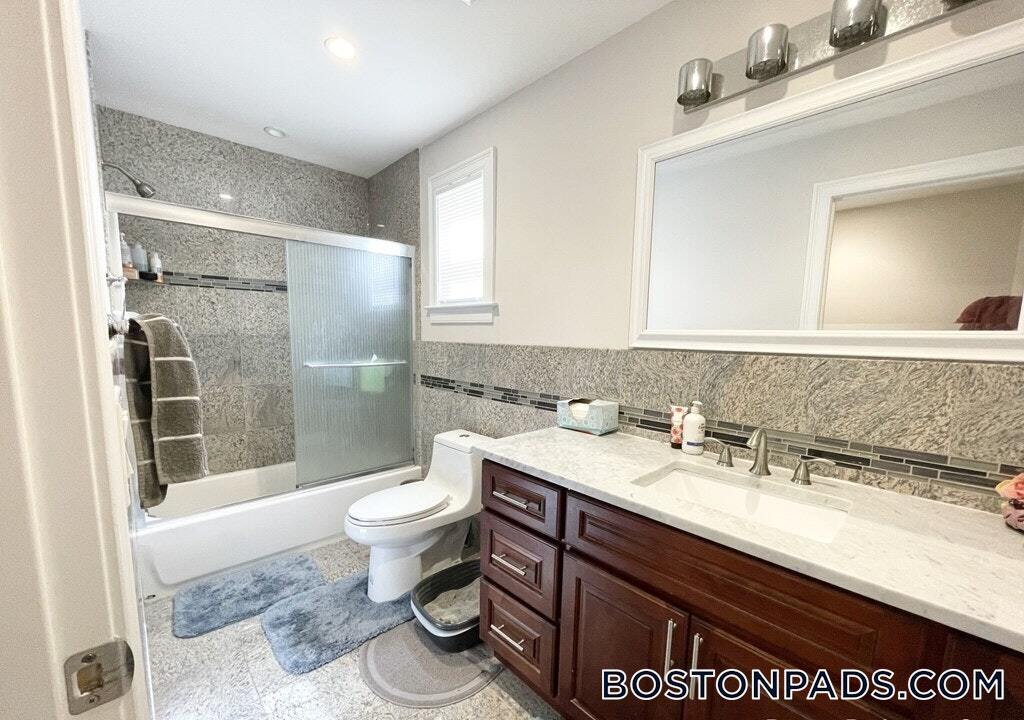 Building Photo - 32 Sumner St