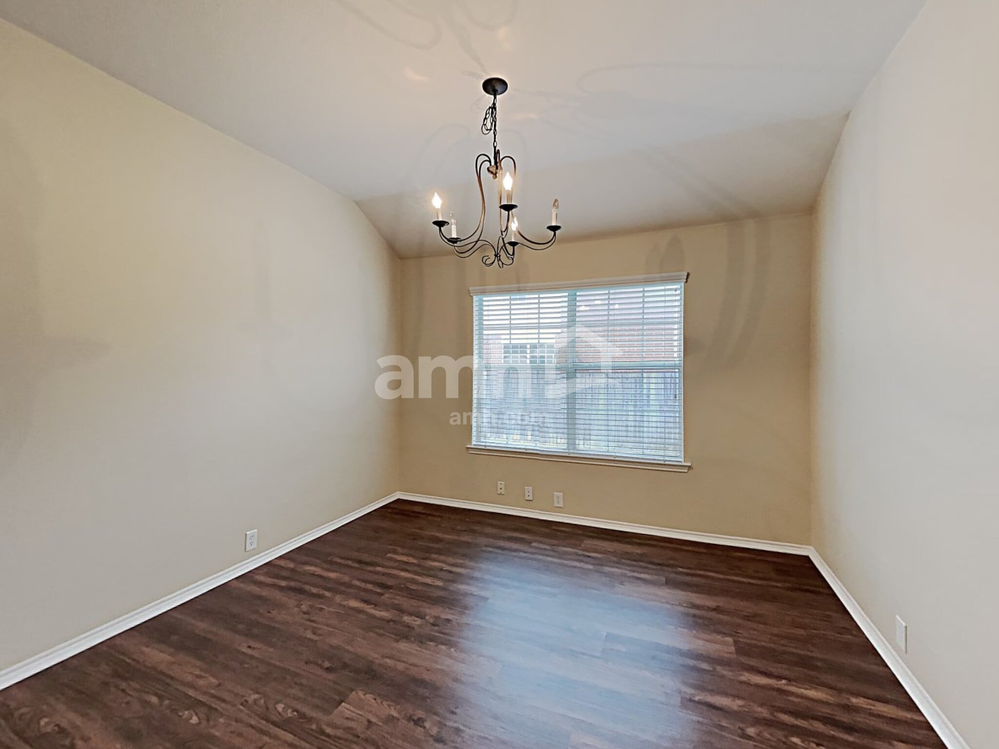 Building Photo - 3002 Marigold Dr