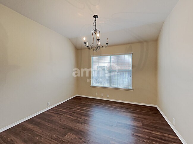 Building Photo - 3002 Marigold Dr