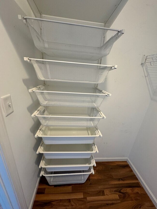 Building Photo - Weaverville - Modern, Three Bedroom, Fenced Yard