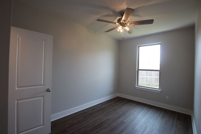Building Photo - Luxury 3 Bedroom 2 Bath Townhomes in Bullard ISD!
