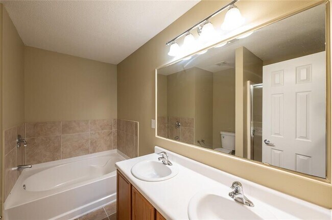 Building Photo - 3100 Pebble Creek Ln
