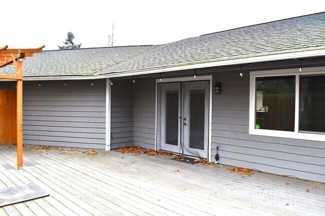 Building Photo - 131 Logan Rd