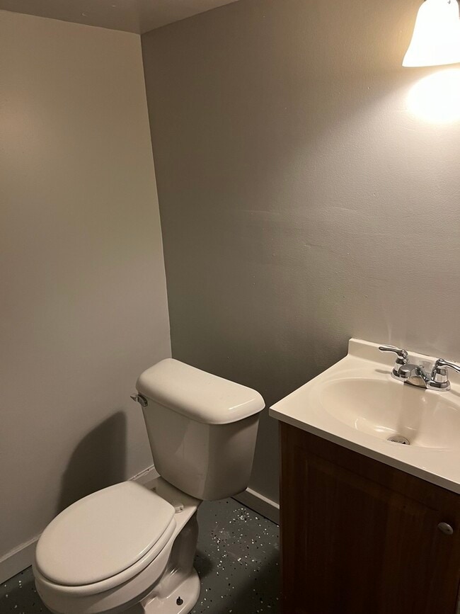 Building Photo - 1243 W 96th St