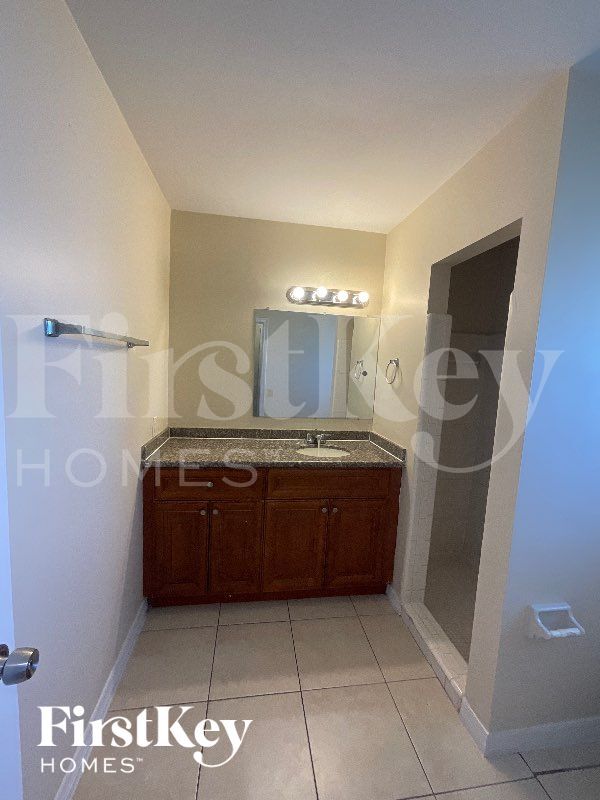 Building Photo - 4304 N Shore Dr