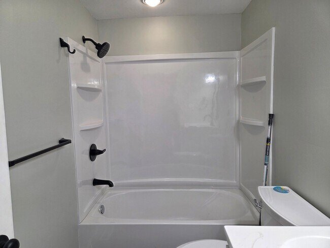 Building Photo - 763 Douglas St