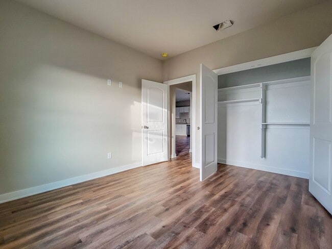 Building Photo - 3840 Skylane Ave