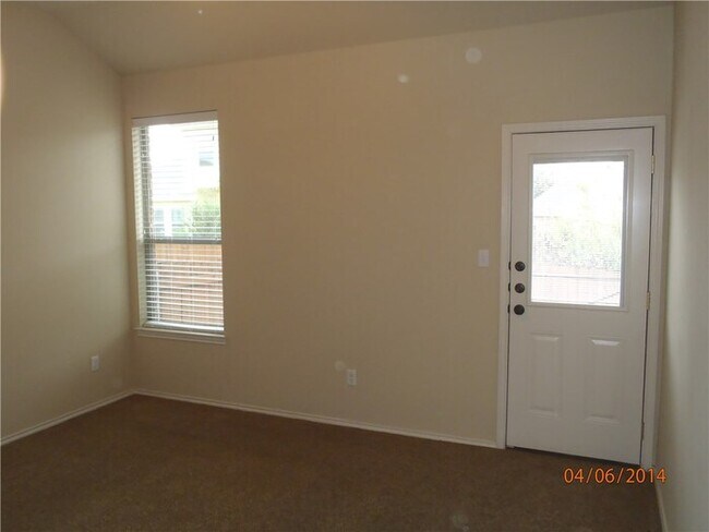 Building Photo - Luxury Duplex / Hutto TX