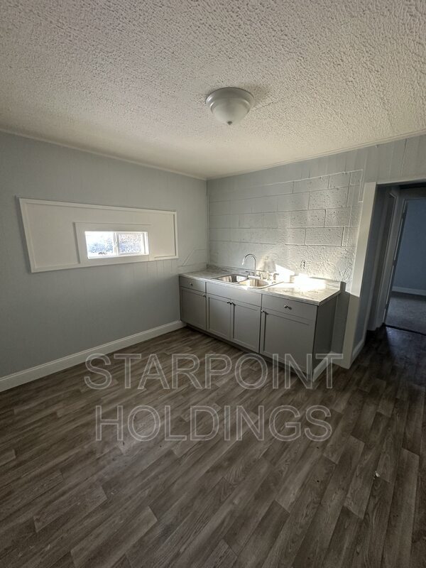 Building Photo - 4507 E Lynn St