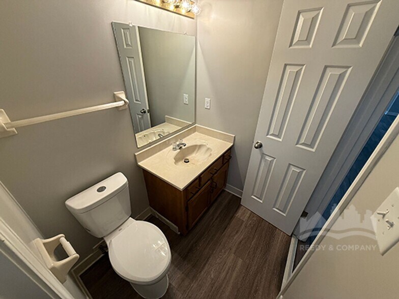 Building Photo - 5850 Grassy Valley Dr