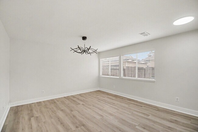 Building Photo - 431 Laurel Timbers Dr