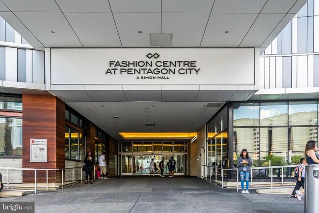 Building Photo - 1300 Army Navy Dr