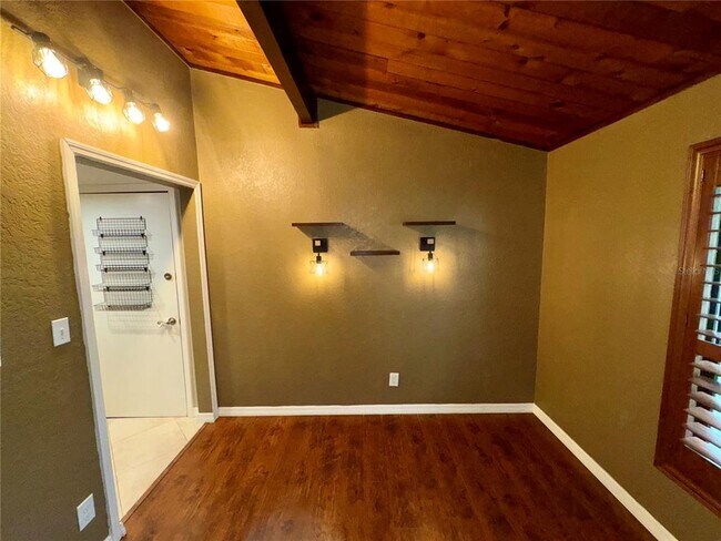 Building Photo - 200 Maitland Ave