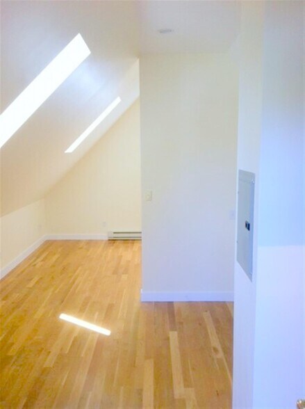Building Photo - 67 Hudson St