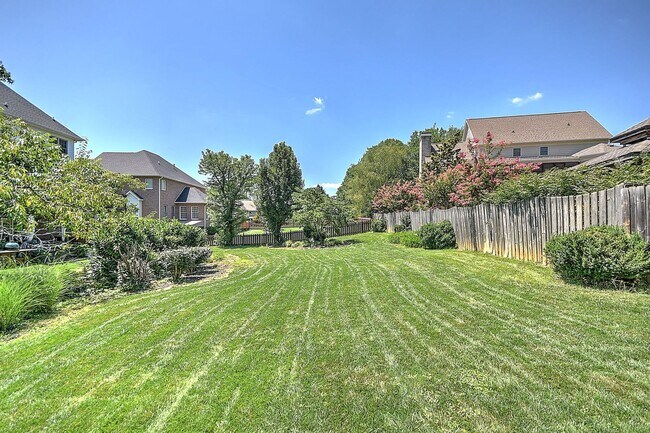Building Photo - Spacious 5-Bedroom, 5-Bath Home for Rent in Shadowwood