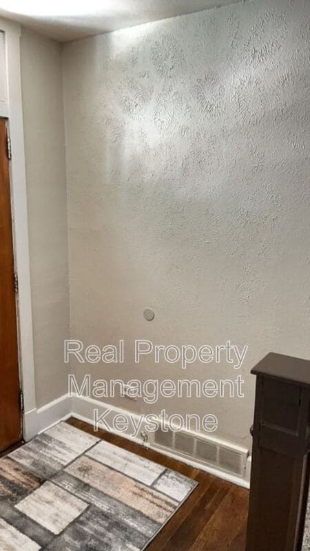 Building Photo - 33 Merritt Ave