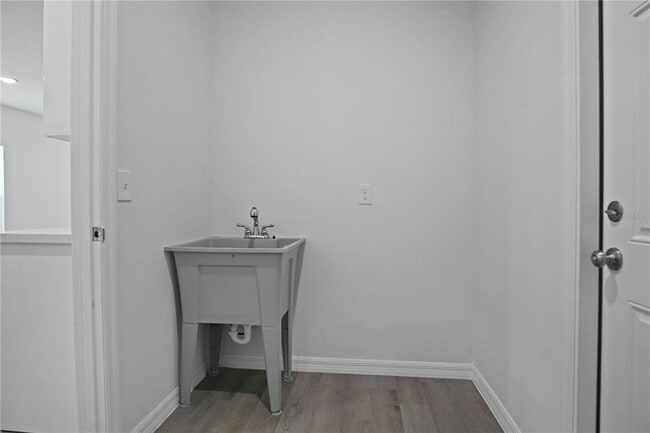 Building Photo - 1311 Hillsborough Ln