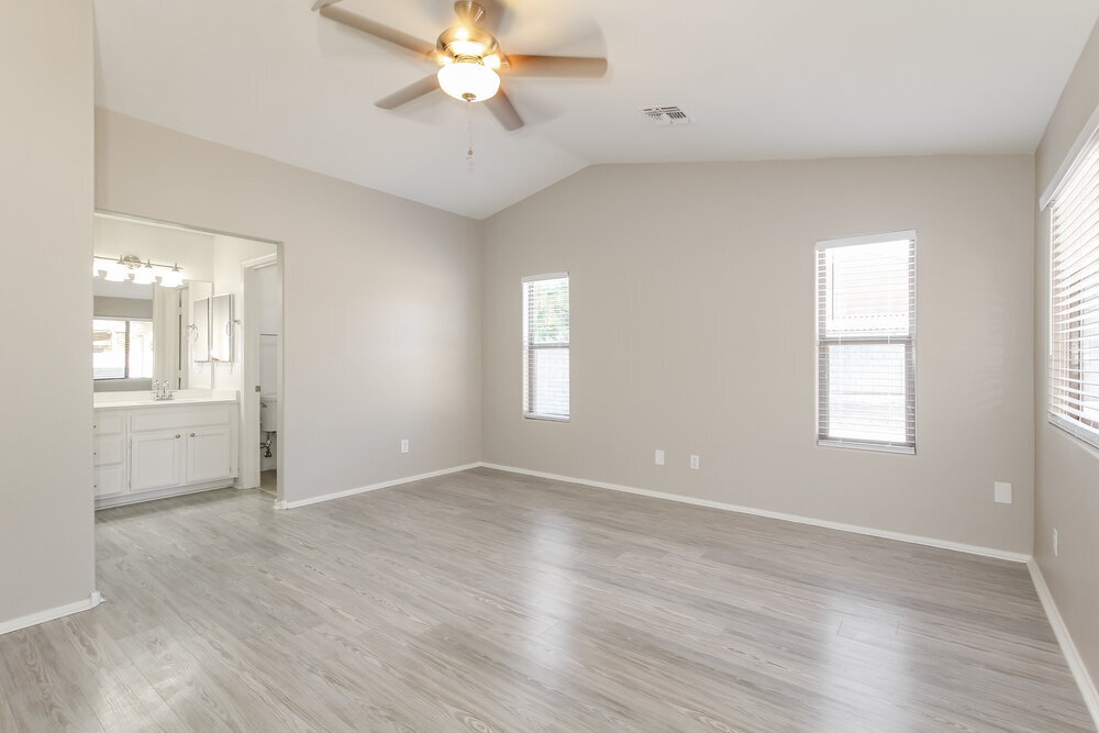 Building Photo - 2036 E Danbury Rd
