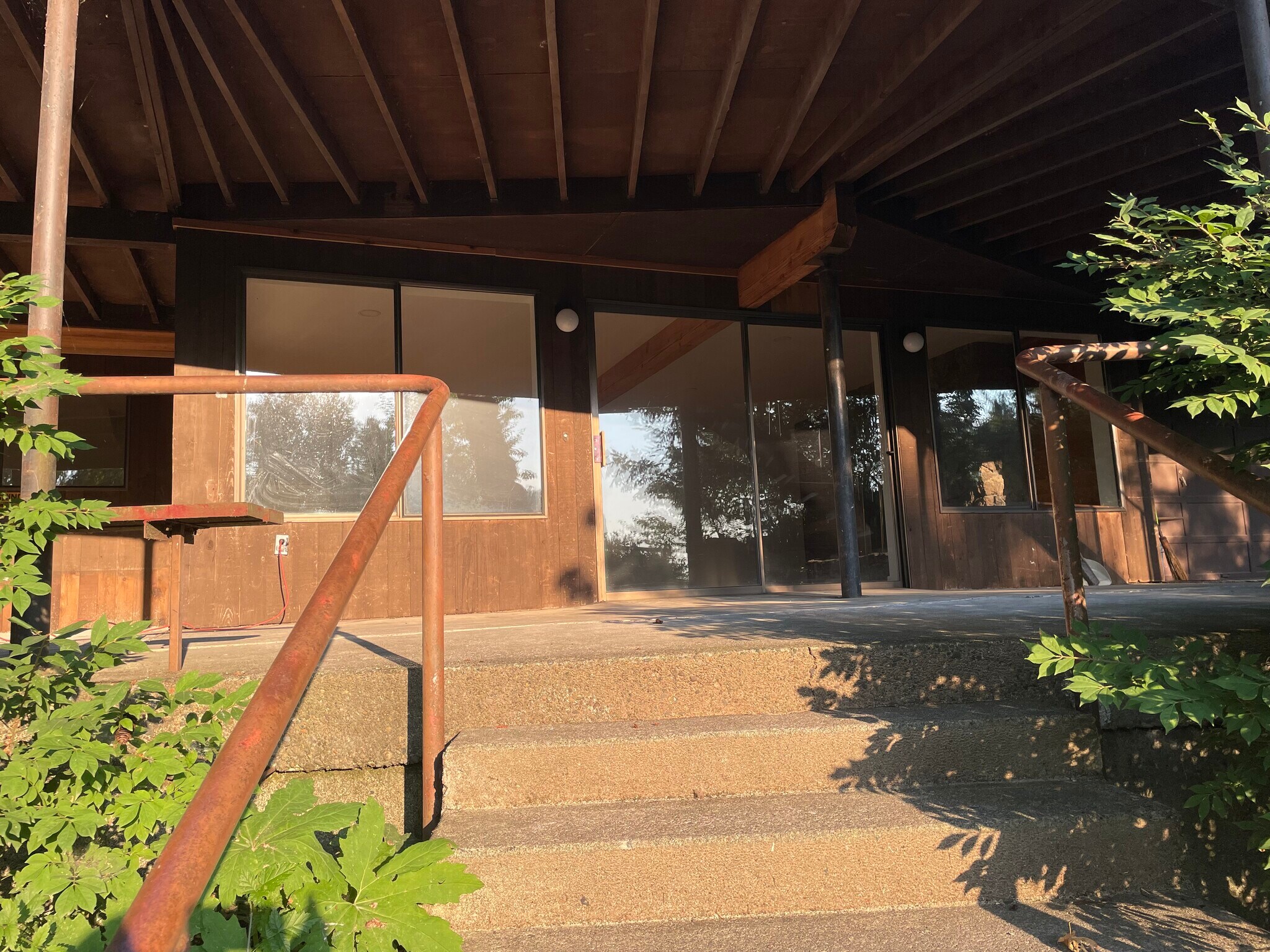 Front door - 975 Edgewater Rd