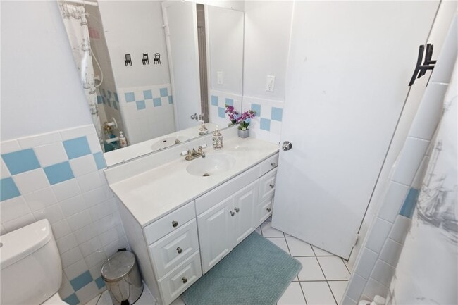 Building Photo - 266 Willowcrest Dr