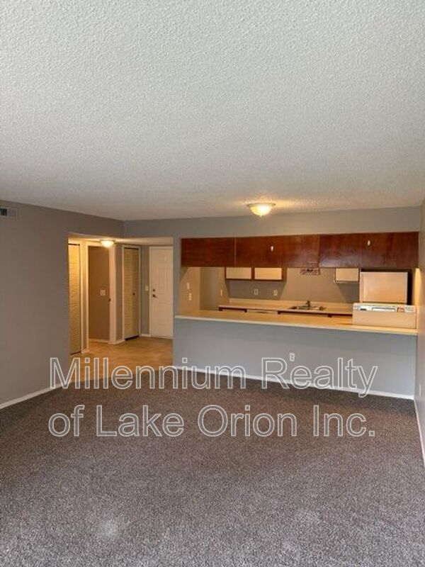 Building Photo - 25 Louck St