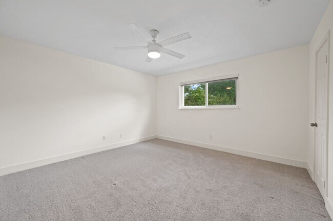 Building Photo - 10240 Longmont Dr