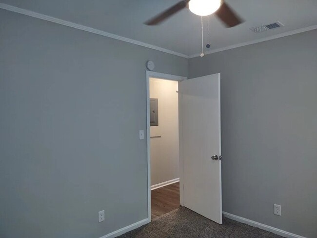 Building Photo - 1288 Rosewood Dr