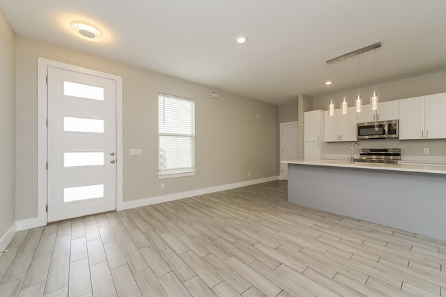 Building Photo - 398 Camellia Ct