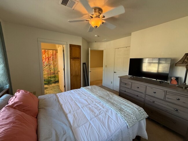 Building Photo - Beautiful 2 Bed/2.5 Bath Townhome on Bend's Westside - Shevlin Park Road