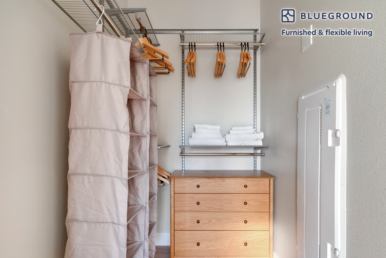 Building Photo - 555 E Evelyn Ave