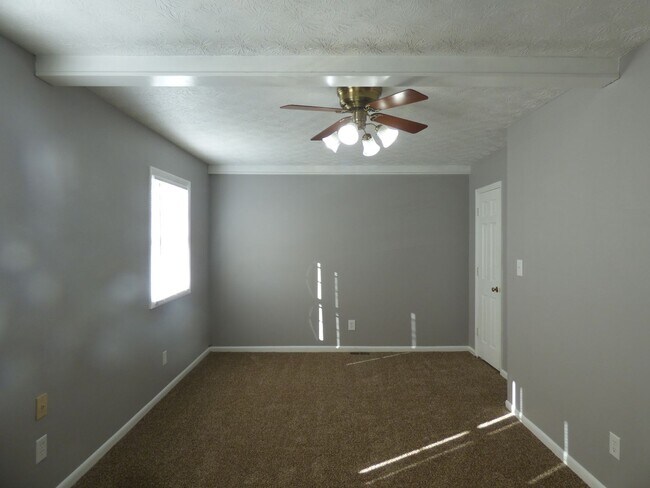 Building Photo - COMING SOON! Beautiful All Electric Townhome! Converted Garage, W/D, Small Pets Ok!