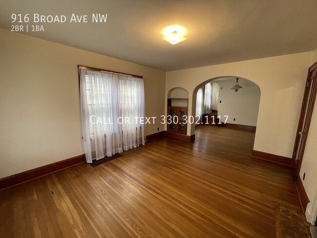 Building Photo - Two bedroom one bathroom duplex for rent