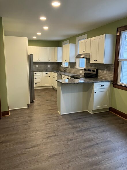 Kitchen - 930 Oxley Rd