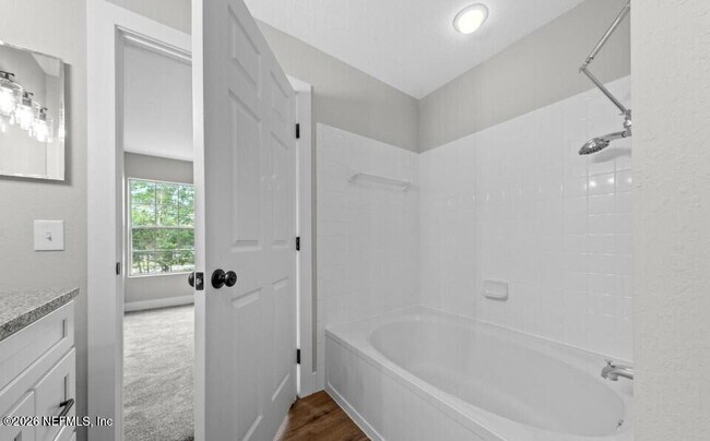Building Photo - 13700 Richmond Park Dr N