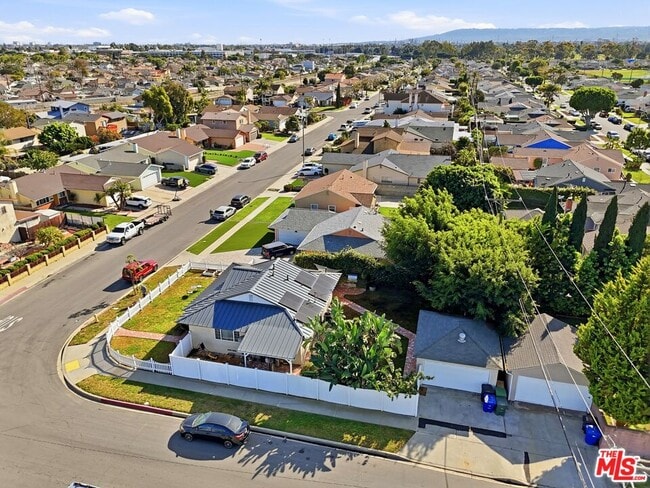 Building Photo - 15203 Yukon Ave