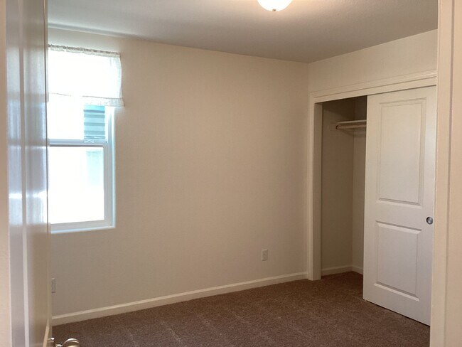 Building Photo - 229 Sunset Drive S