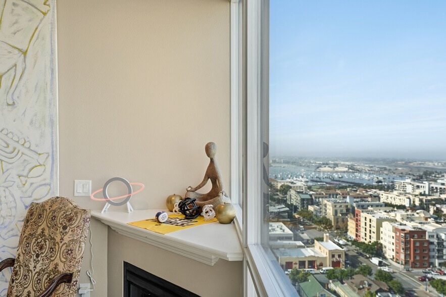 Building Photo - 300 W Beech St