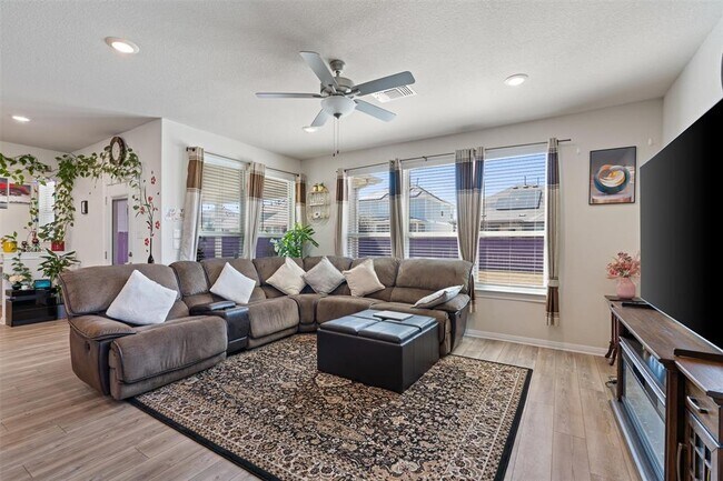 Building Photo - 113 Yellow Thistle Cv