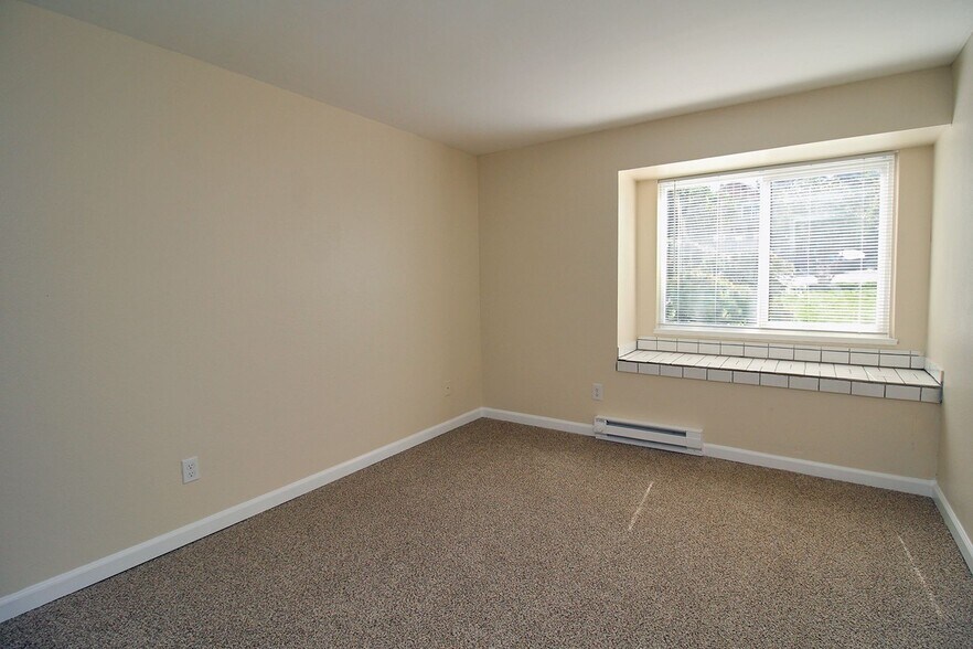 Building Photo - 11102-11130 SW 62nd Ave