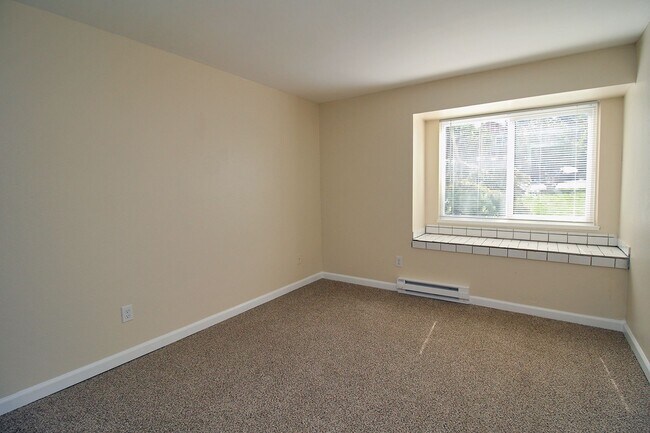 Building Photo - 11102-11130 SW 62nd Ave